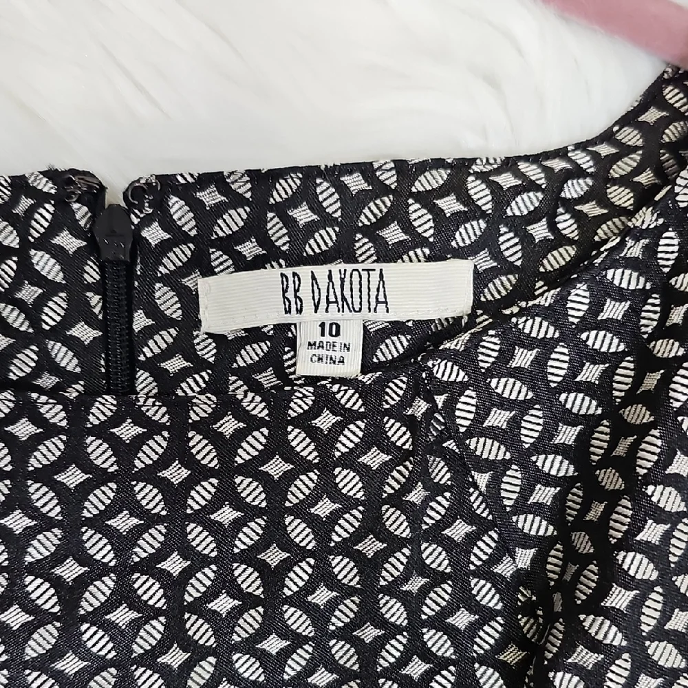 BB Dakota Monochrome Patterned Dress - Picture 2 of 15